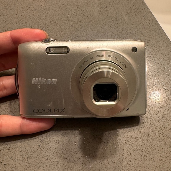 Nikon Coolpix S3200 Compact Digital Camera - Picture 4 of 9